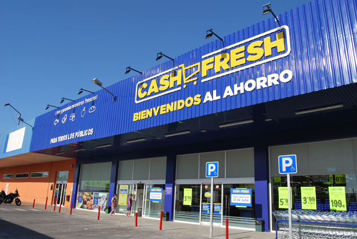Entrada del nuevo Cash Fresh de San José de la Rinconada