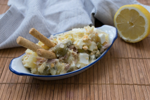 Ensaladilla con atún fresco