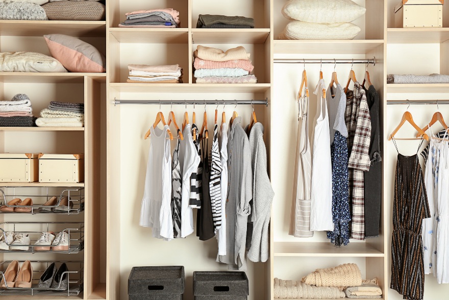 8 ideas para guardar la ropa de verano cuando hagas el cambio de armario