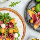 Un melón, una sandía y unas cerezas