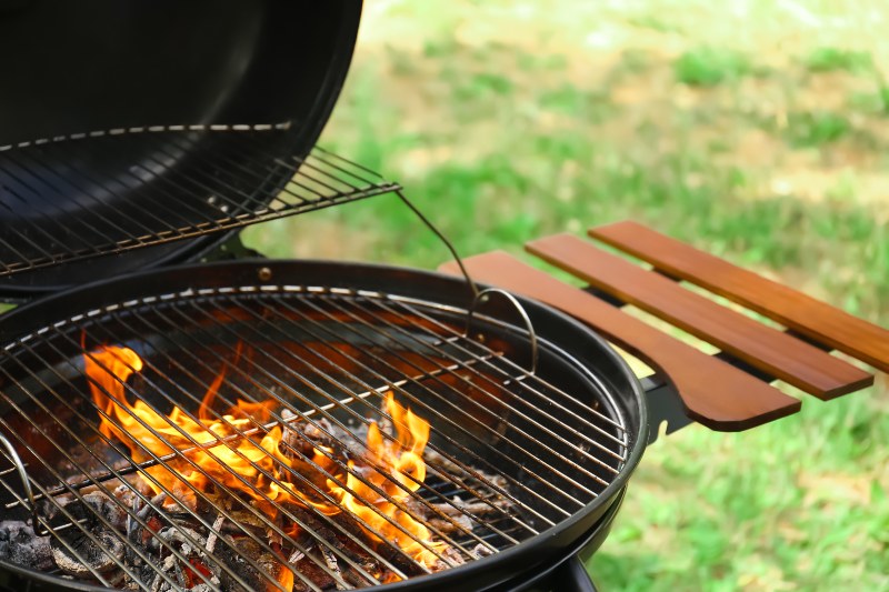 preparar brasas barbacoa