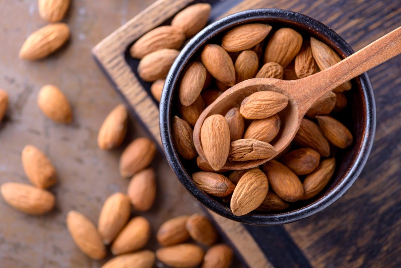 almendras en otoño